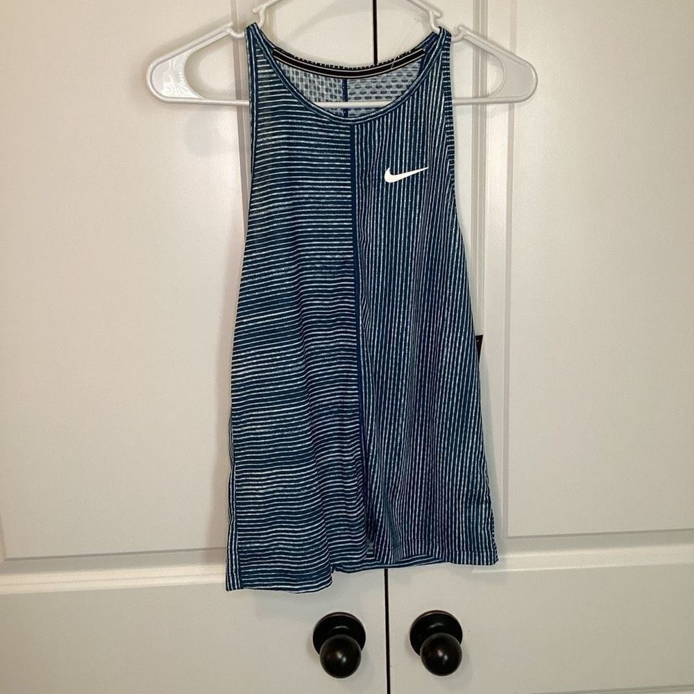 NWT ladies Nike Slim Fit‎ tank top